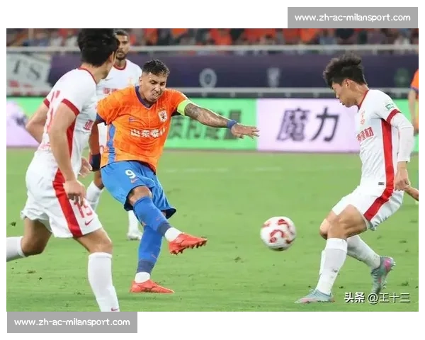 国安击败西海岸追平申花登顶，争冠形势白热化